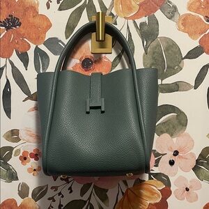 Neutral Structured Leather Tote with Adjustable strap